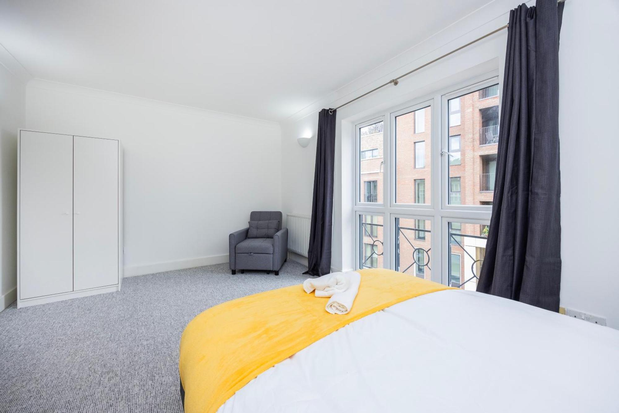 Cozy City Haven - Bright 2Br Apartment, Central Stay Next To Major Station Londres