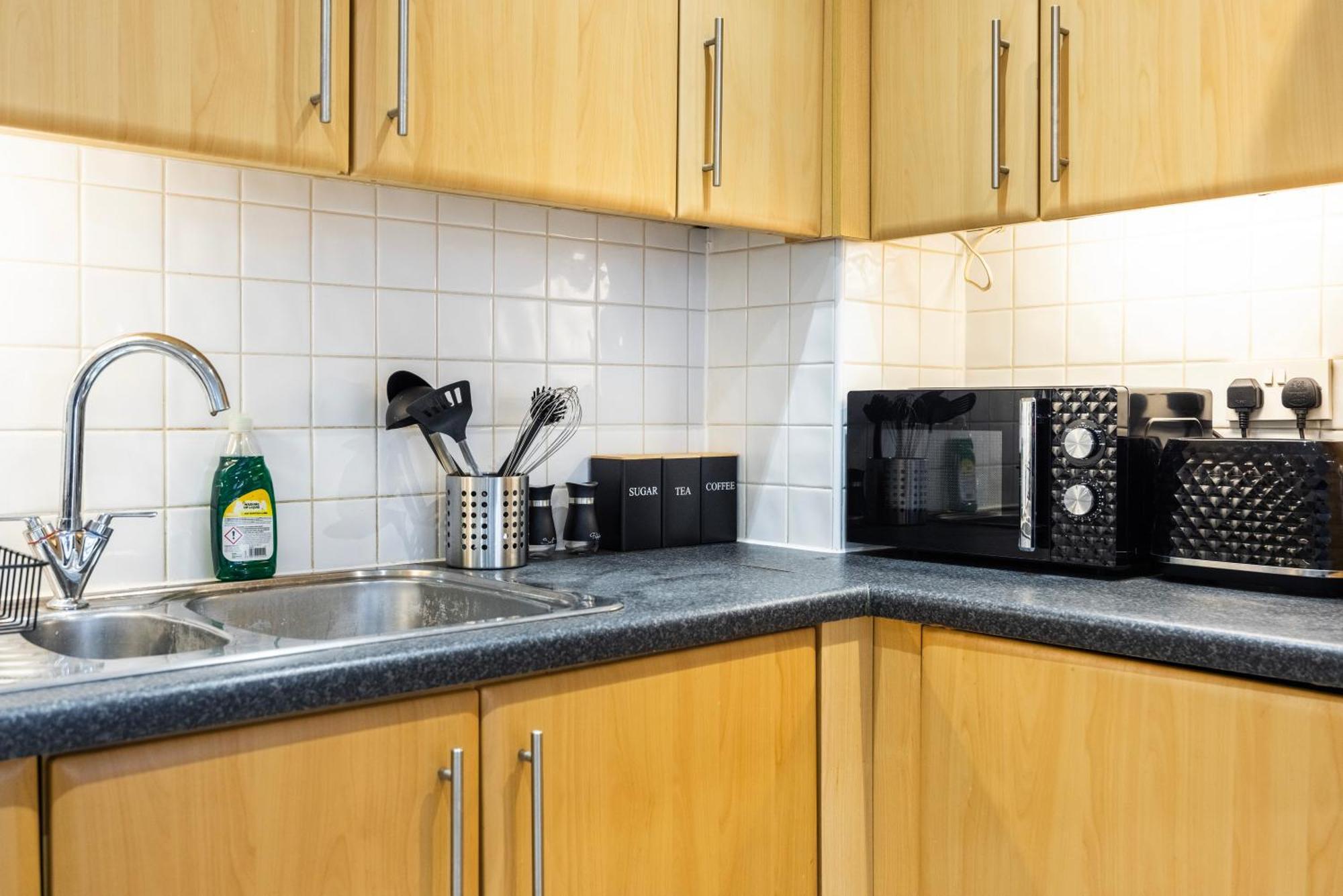 Cozy City Haven - Bright 2Br Apartment, Central Stay Next To Major Station Appartement *