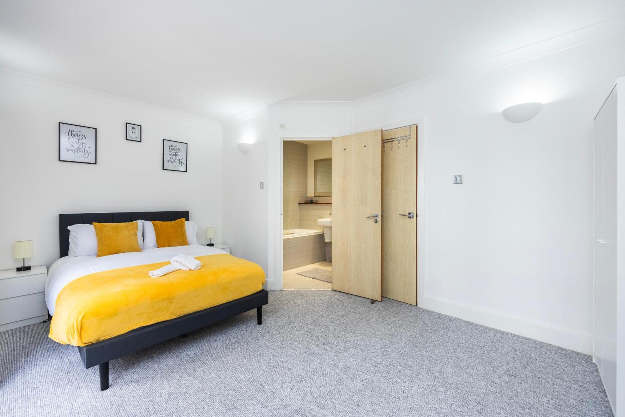 Cozy City Haven - Bright 2Br Apartment, Central Stay Next To Major Station Appartement