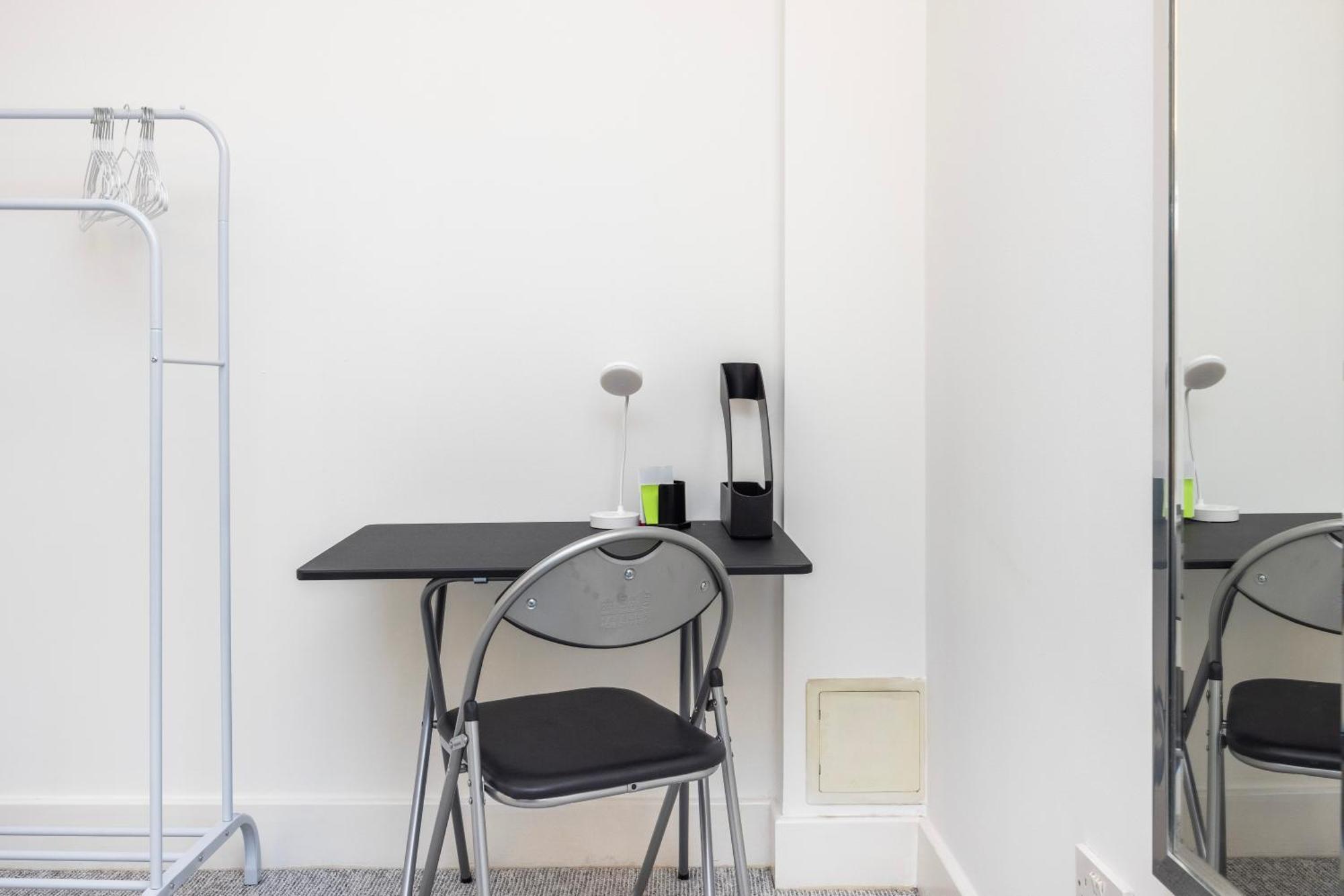 Cozy City Haven - Bright 2Br Apartment, Central Stay Next To Major Station