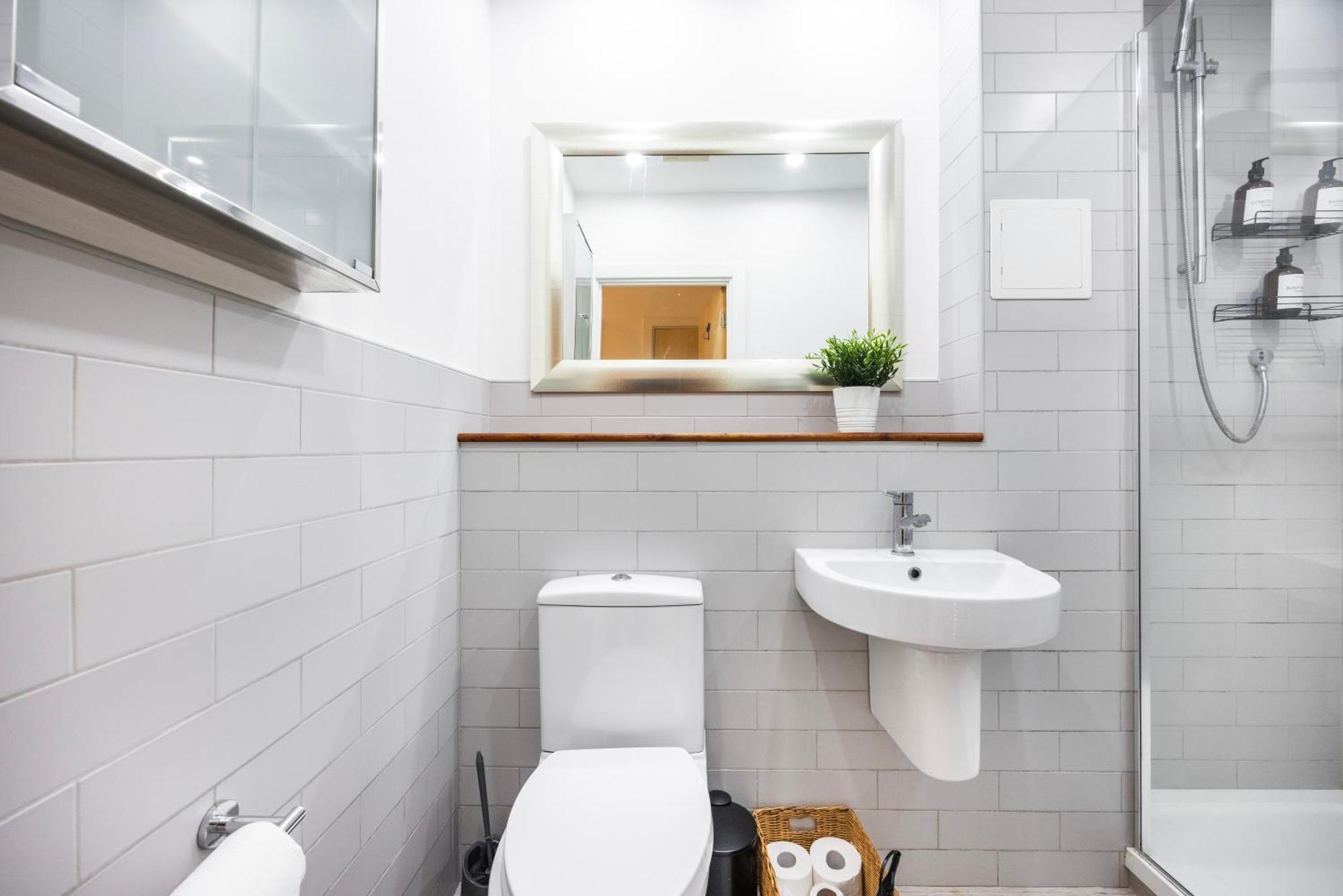 Appartement Cozy City Haven - Bright 2Br Apartment, Central Stay Next To Major Station